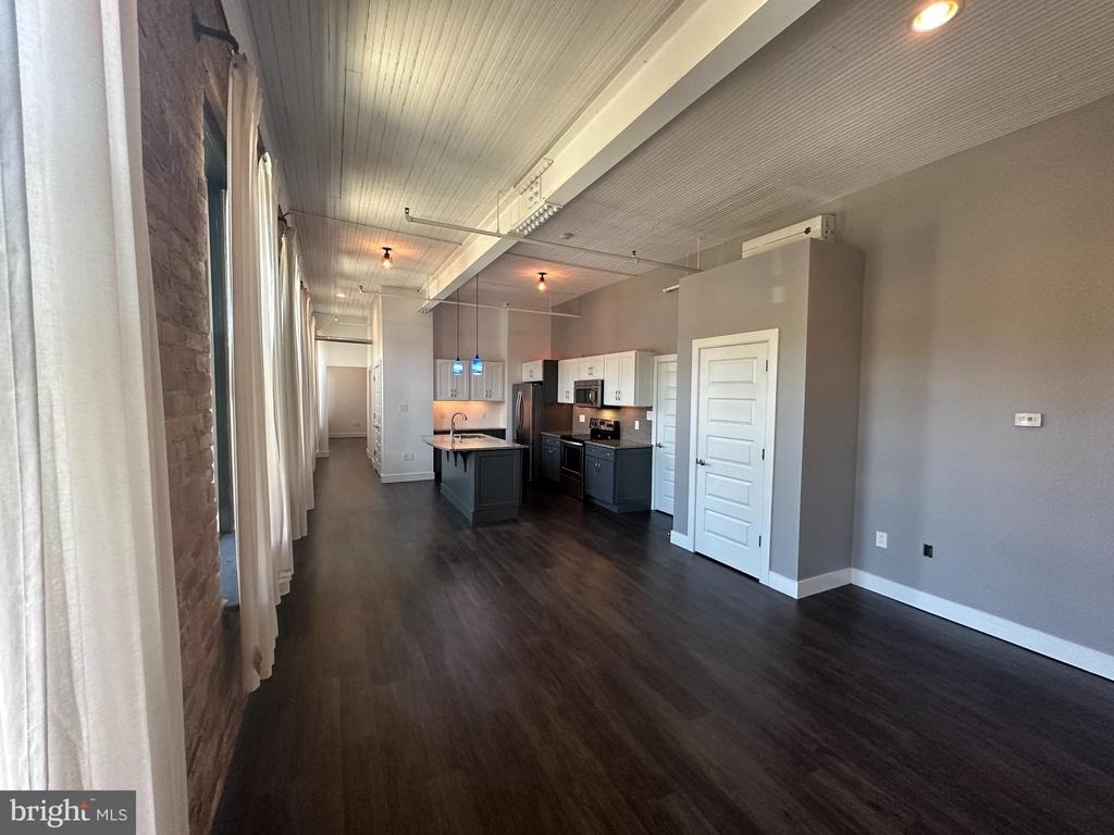 820 W Market Street - Photo 6