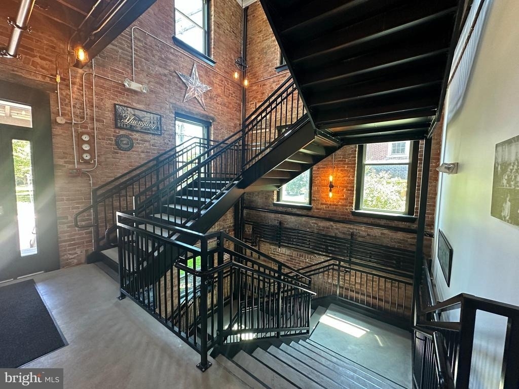 820 W Market Street - Photo 21
