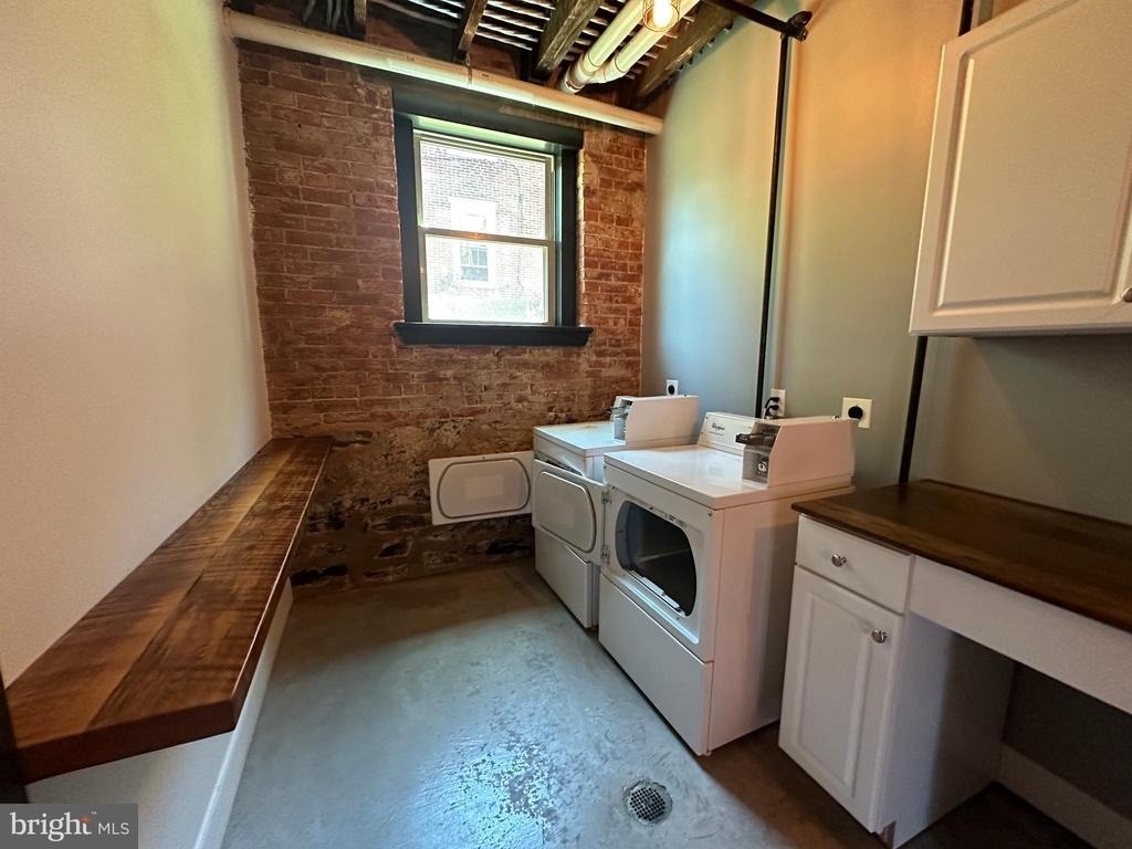 820 W Market Street - Photo 24