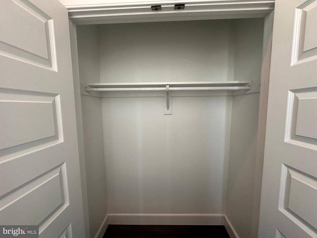 820 W Market Street - Photo 10