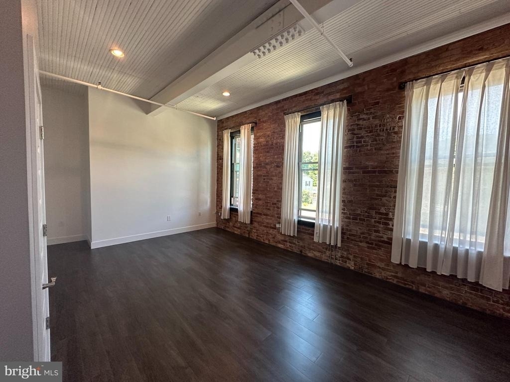 820 W Market Street - Photo 9