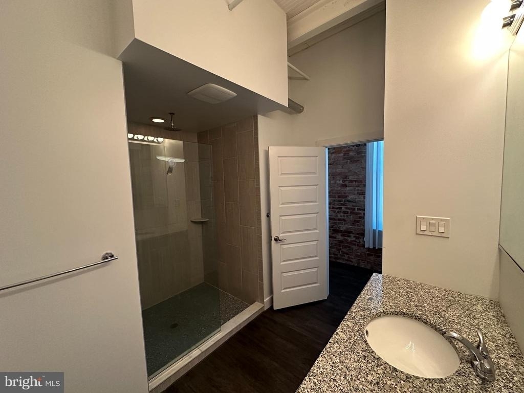 820 W Market Street - Photo 15