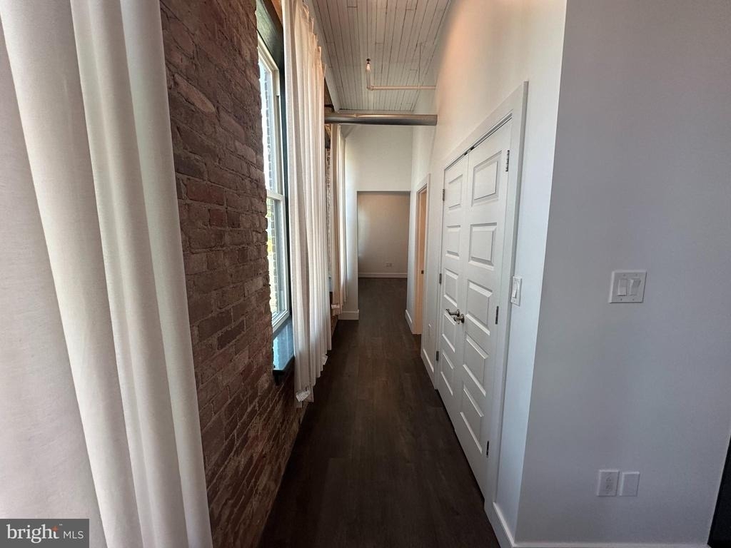 820 W Market Street - Photo 11