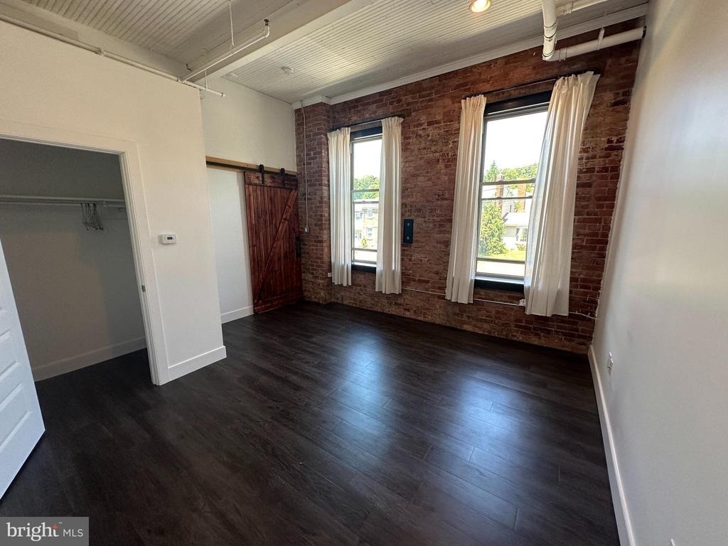 820 W Market Street - Photo 17