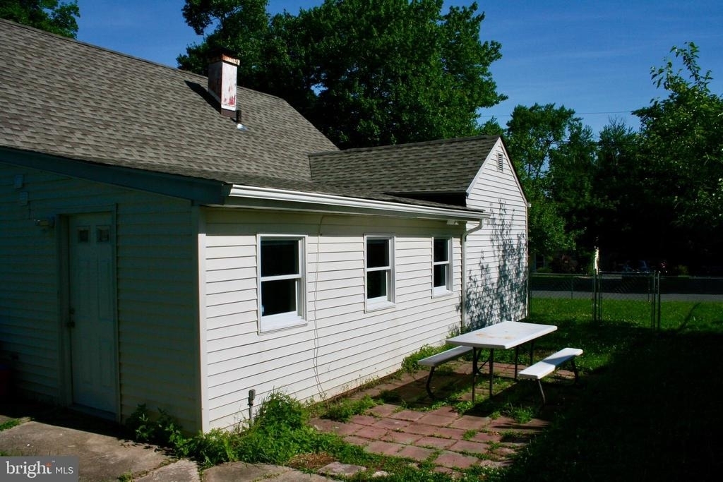 124 Stratford Avenue - Photo 1