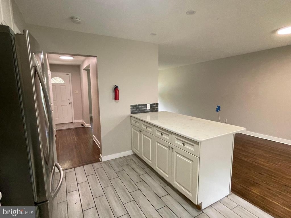 209 Maine Avenue - Photo 8