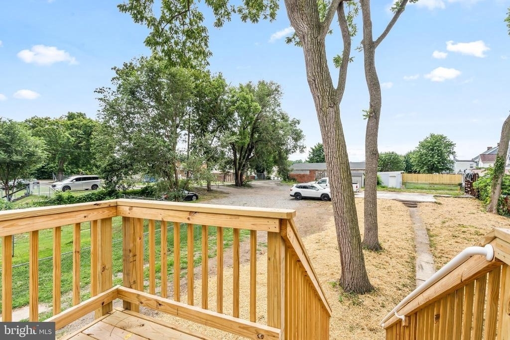 753 Apt B W Washington Street - Photo 16