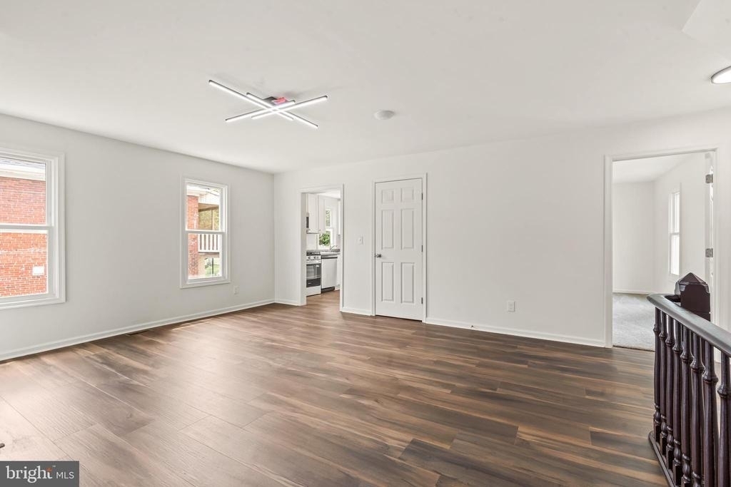 753 Apt B W Washington Street - Photo 10