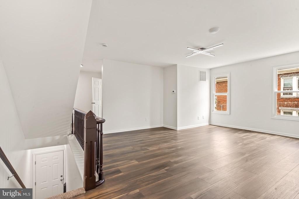 753 Apt B W Washington Street - Photo 8