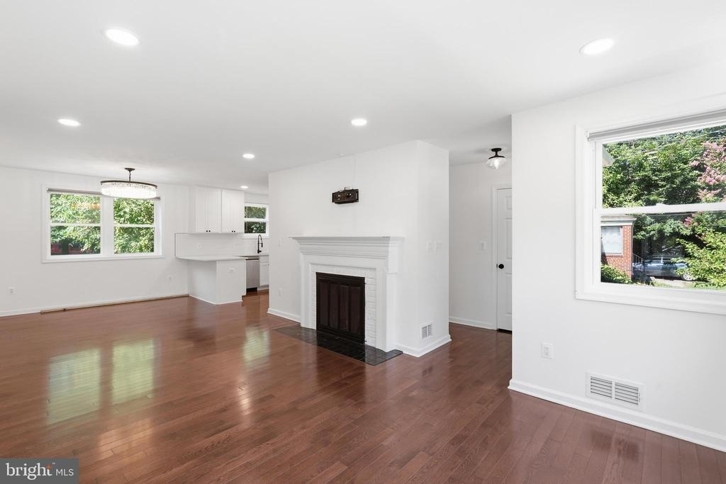 1921 Ruatan Street - Photo 1