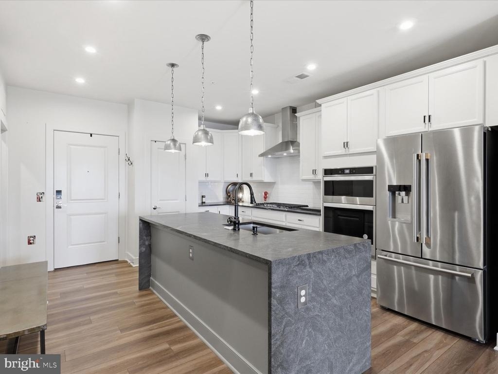 100 Saint Ives Place - Photo 2