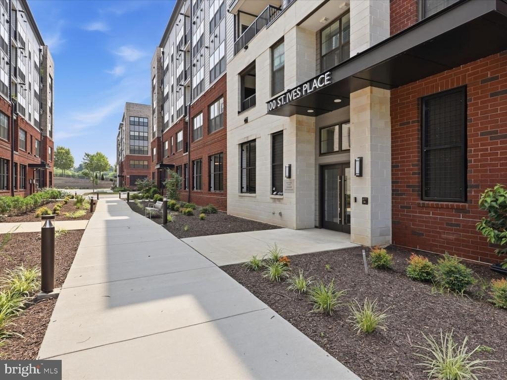 100 Saint Ives Place - Photo 18