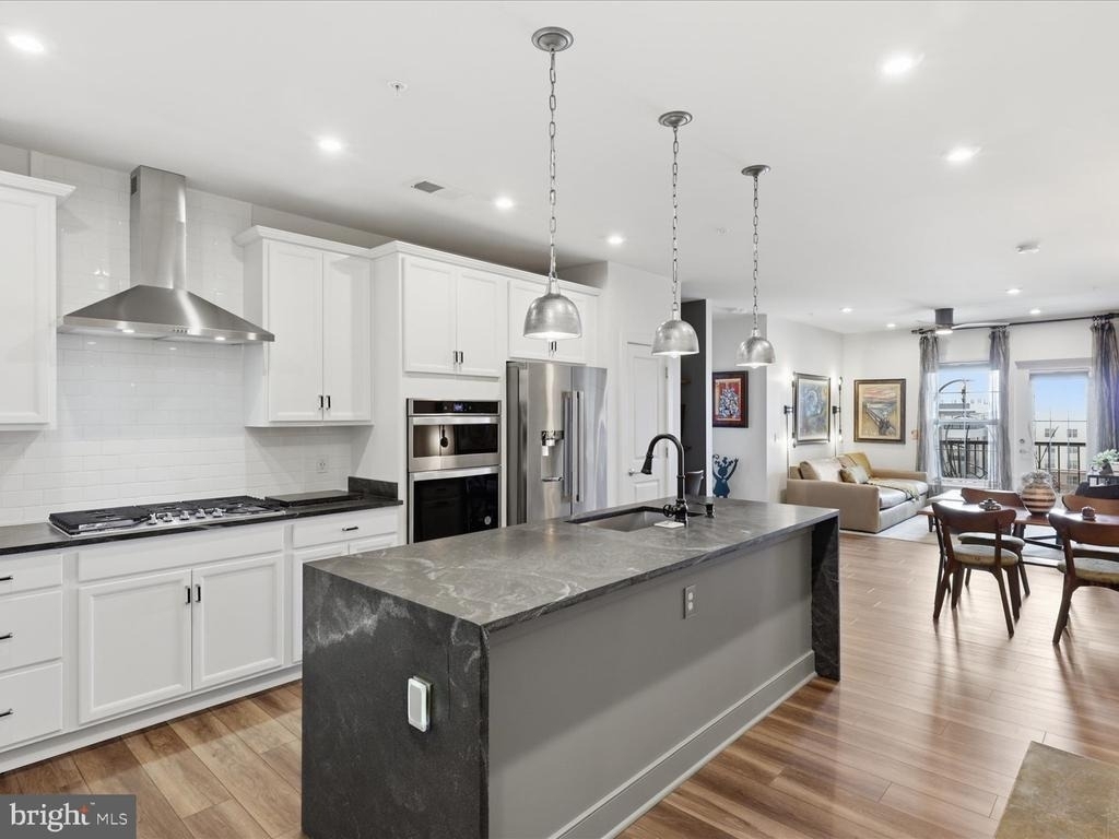 100 Saint Ives Place - Photo 1