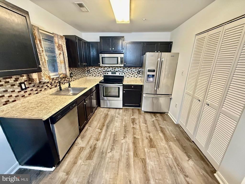 6001 Surrey Square Lane - Photo 3
