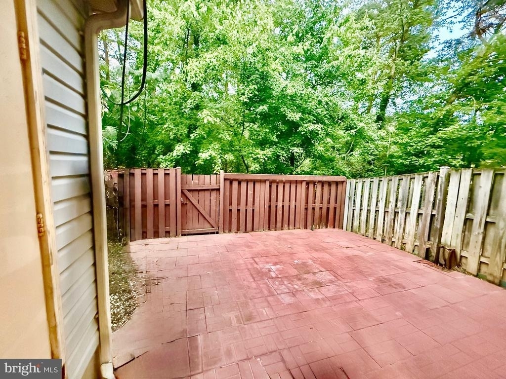 6001 Surrey Square Lane - Photo 32