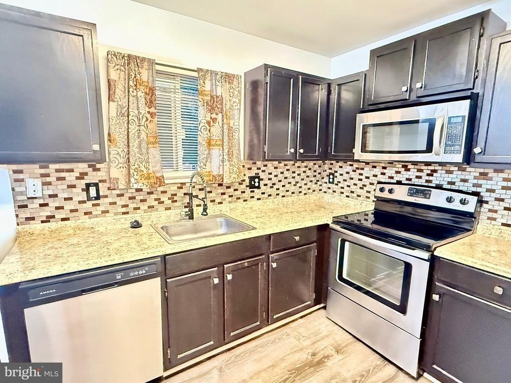 6001 Surrey Square Lane - Photo 4