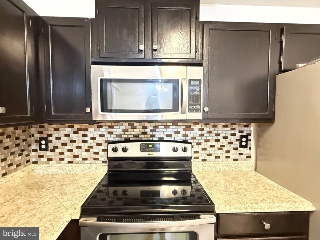 6001 Surrey Square Lane - Photo 9
