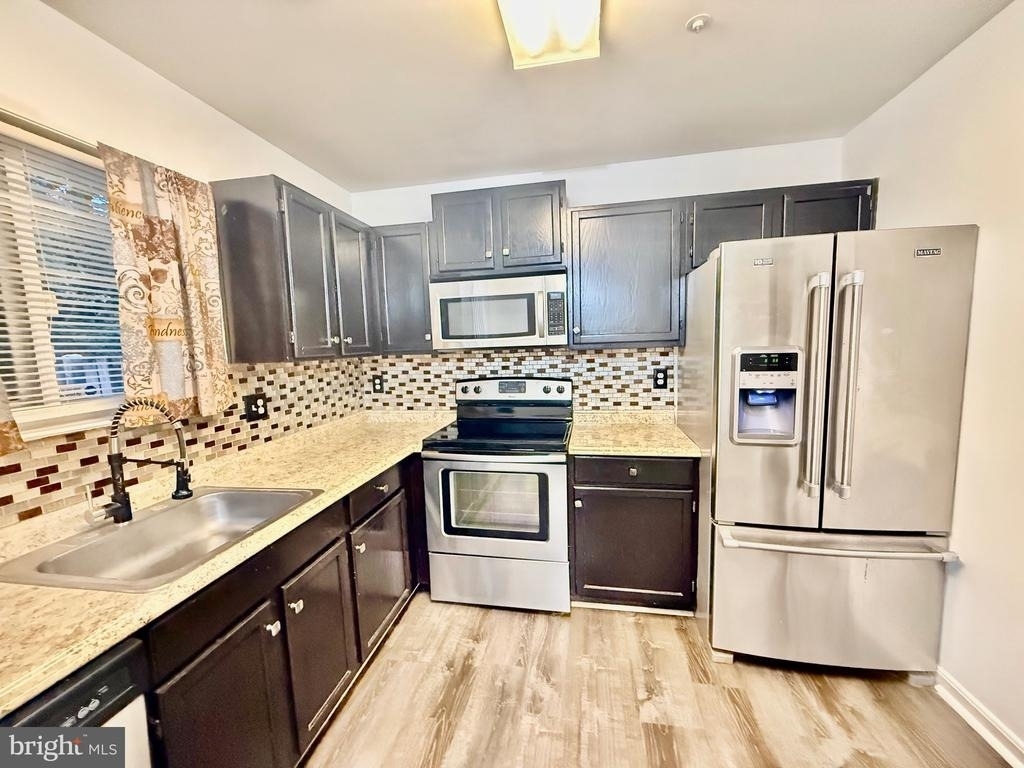 6001 Surrey Square Lane - Photo 5