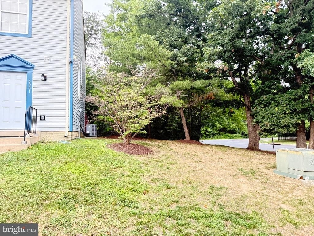 6001 Surrey Square Lane - Photo 34