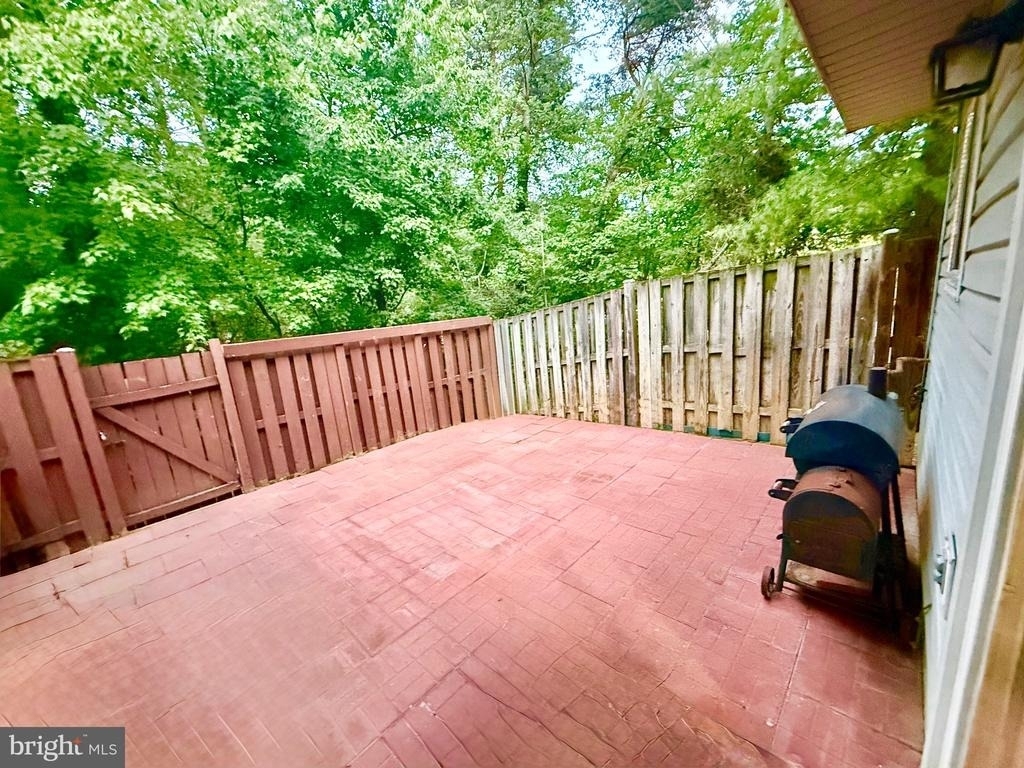 6001 Surrey Square Lane - Photo 33