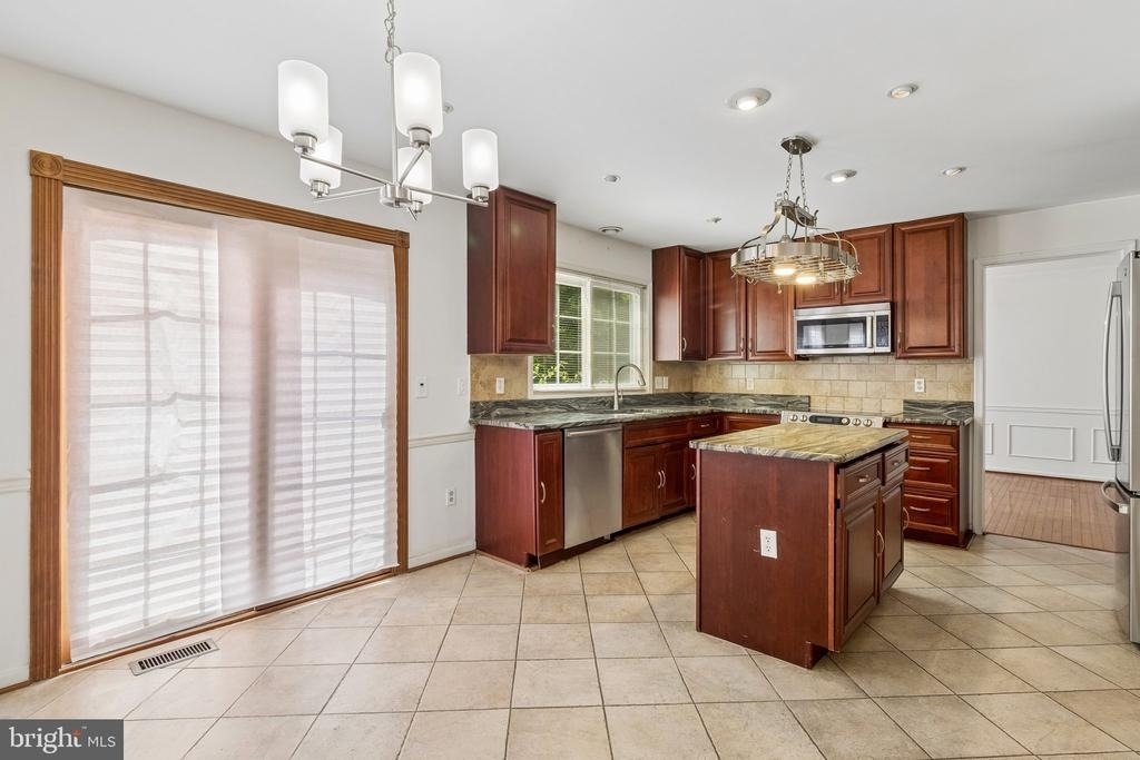 820 Chatsworth Drive - Photo 4
