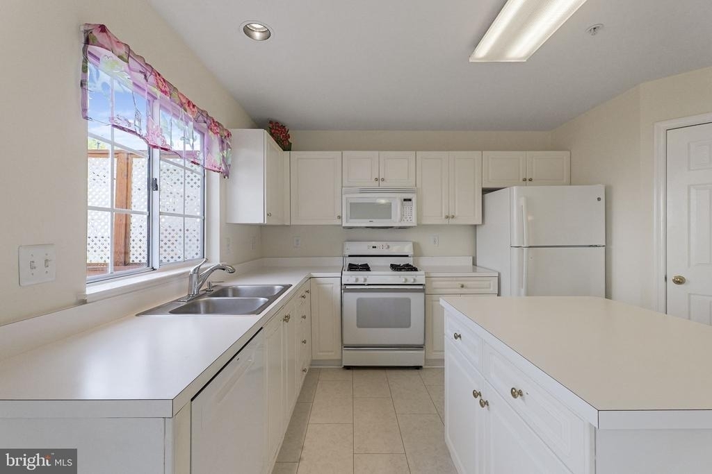 2209 Bear Valley Terrace - Photo 7