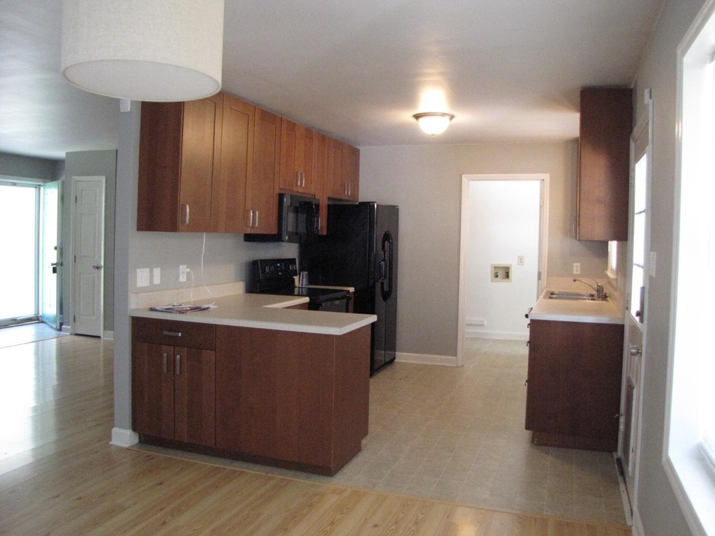 513 Chivalry Drive - Photo 5