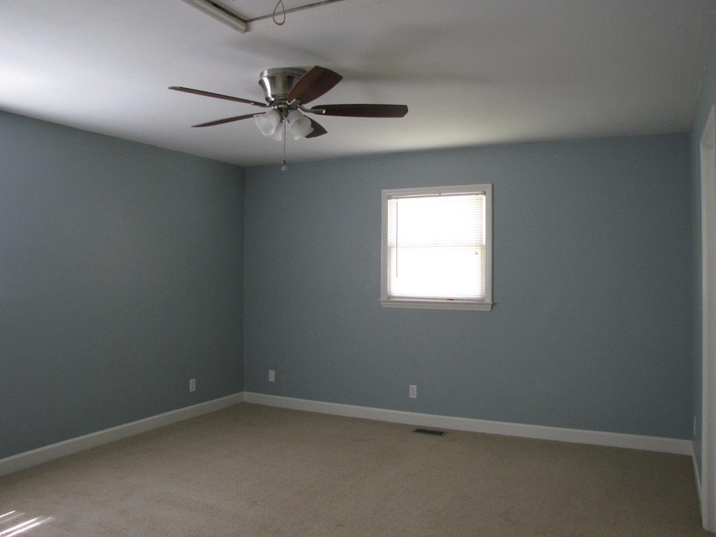 513 Chivalry Drive - Photo 8