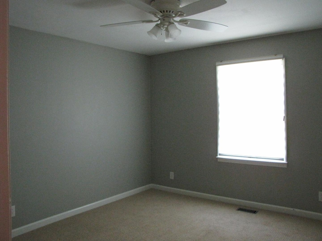 513 Chivalry Drive - Photo 11