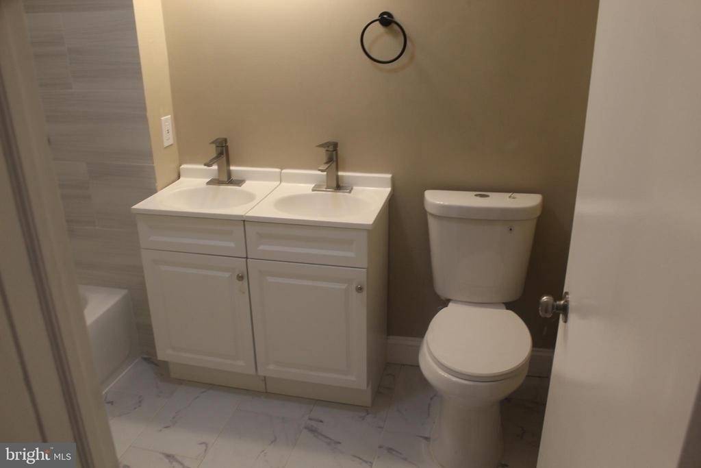 446 Goethe Street - Photo 20