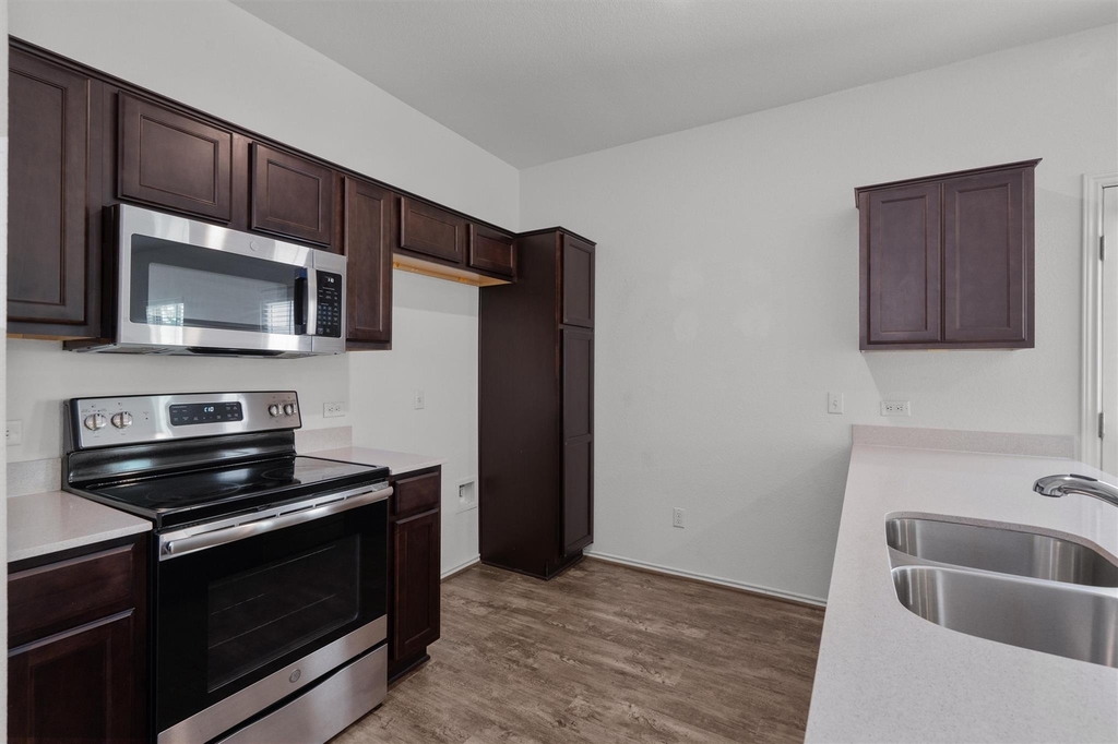 791 Circle Way - Photo 12