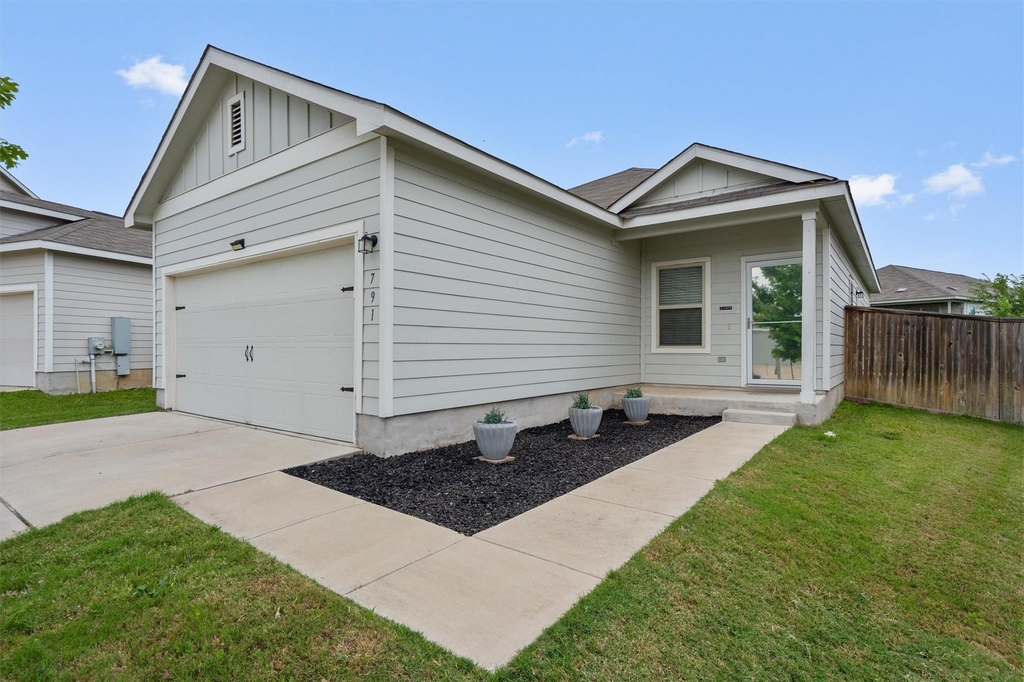 791 Circle Way - Photo 0
