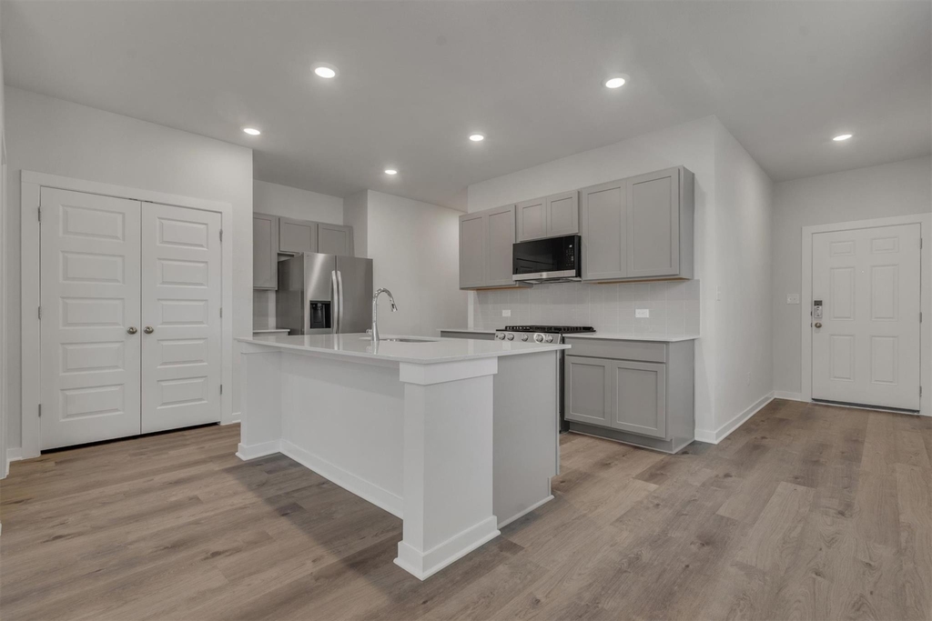 130 Hornet St - Photo 2