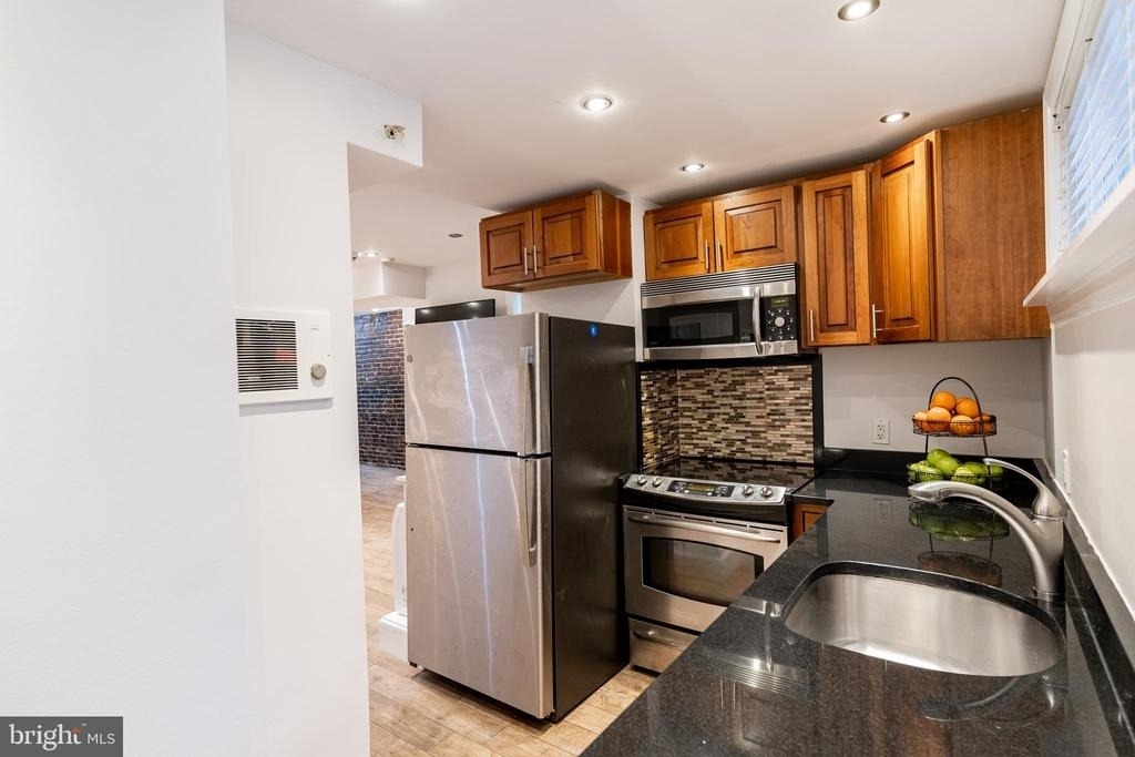 2019 O Street Nw - Photo 4