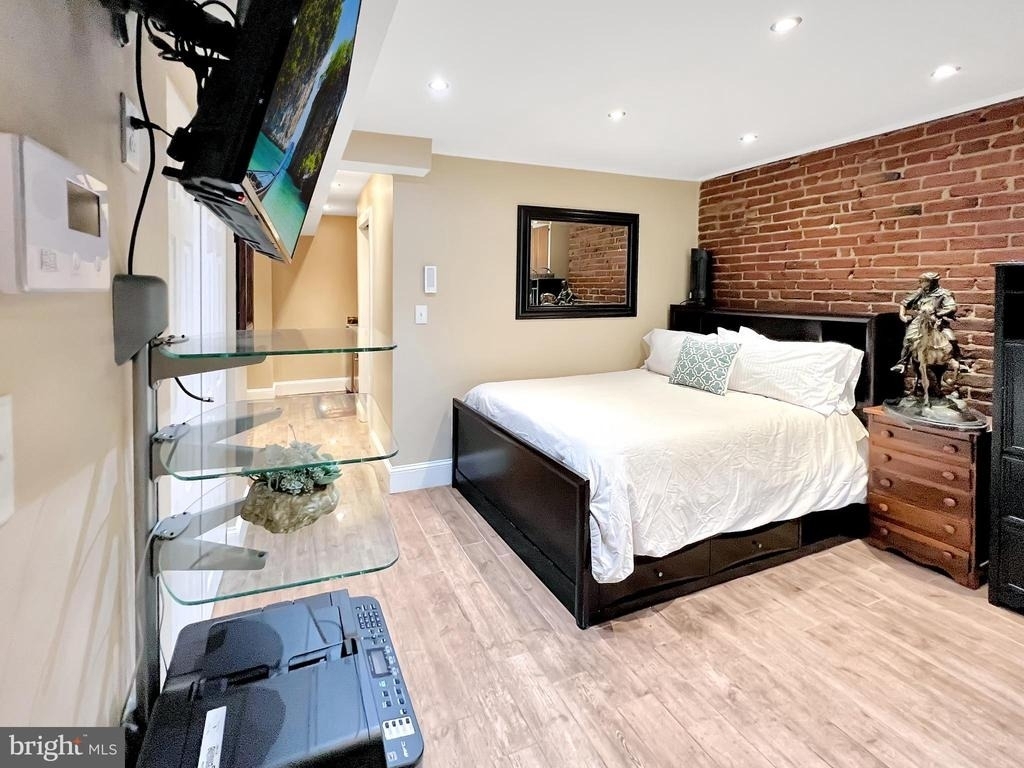 2019 O Street Nw - Photo 1