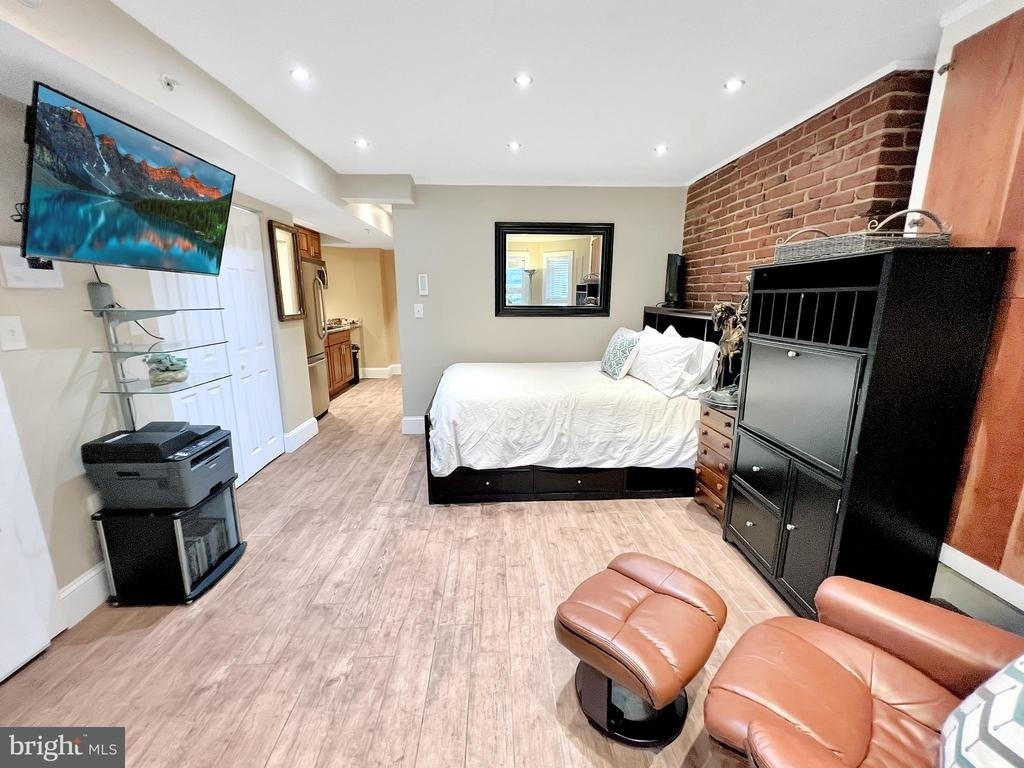 2019 O Street Nw - Photo 3
