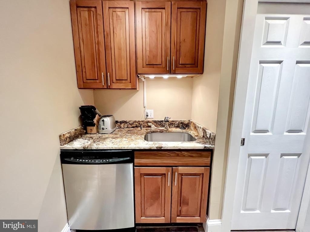 2019 O Street Nw - Photo 5