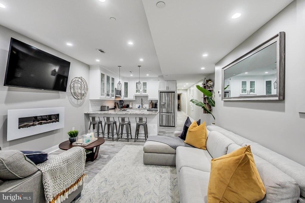 1343 Irving Street Nw - Photo 3