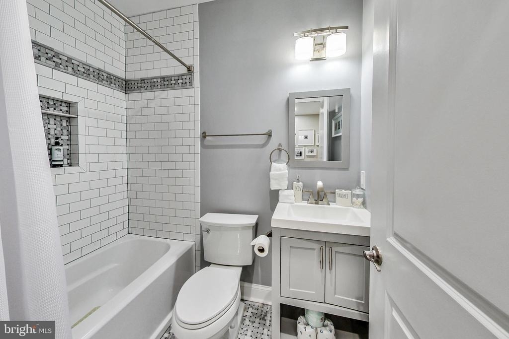 1343 Irving Street Nw - Photo 6