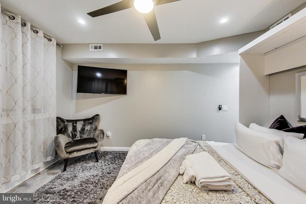 1343 Irving Street Nw - Photo 12