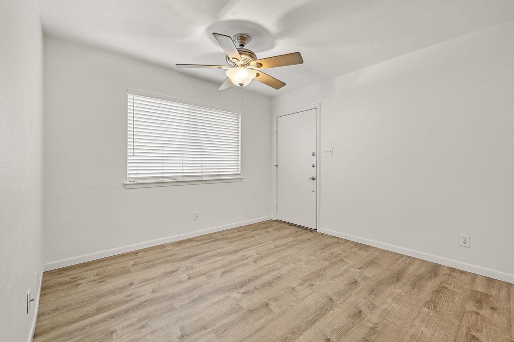 4306 Avenue A - Photo 8