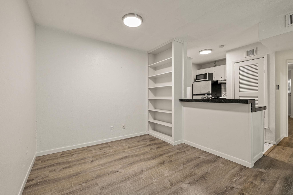 4306 Avenue A - Photo 2