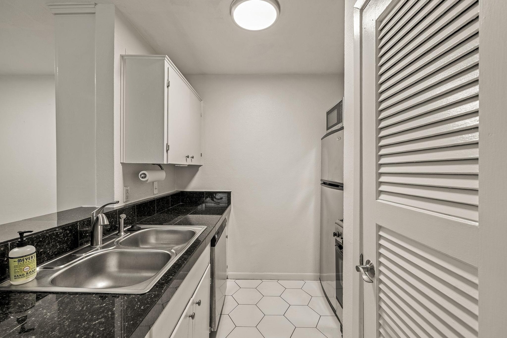 4306 Avenue A - Photo 3