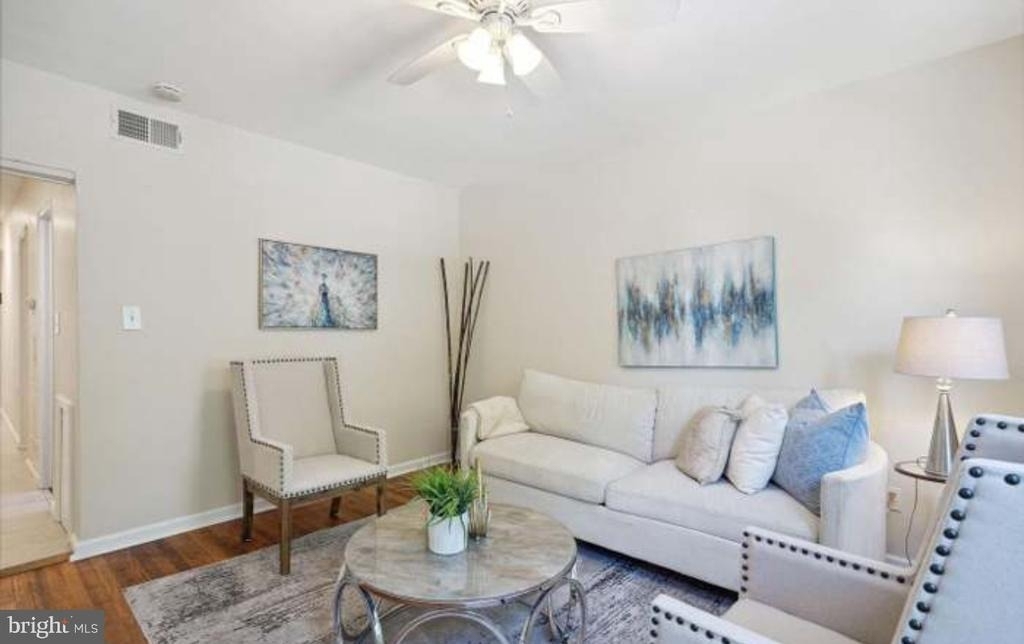 1723 Gales Place Ne - Photo 0