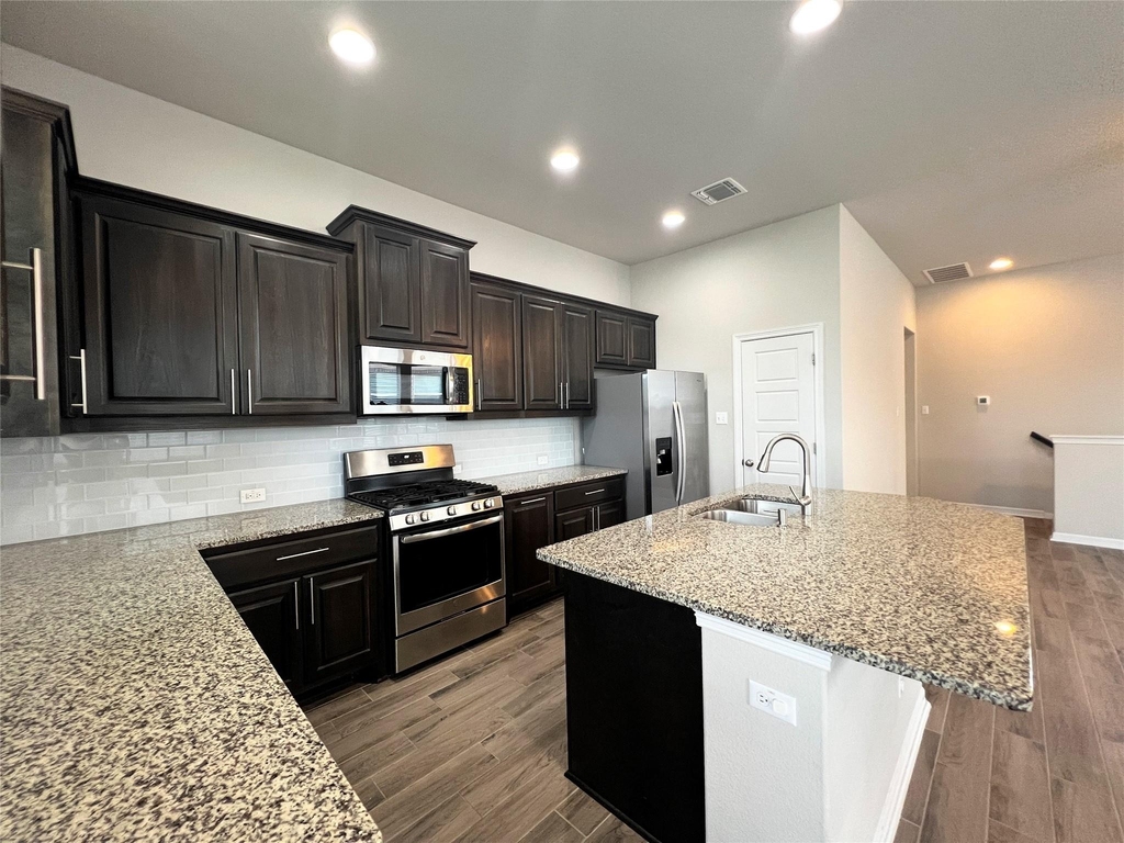 2101 Dillon Pond Ln - Photo 4