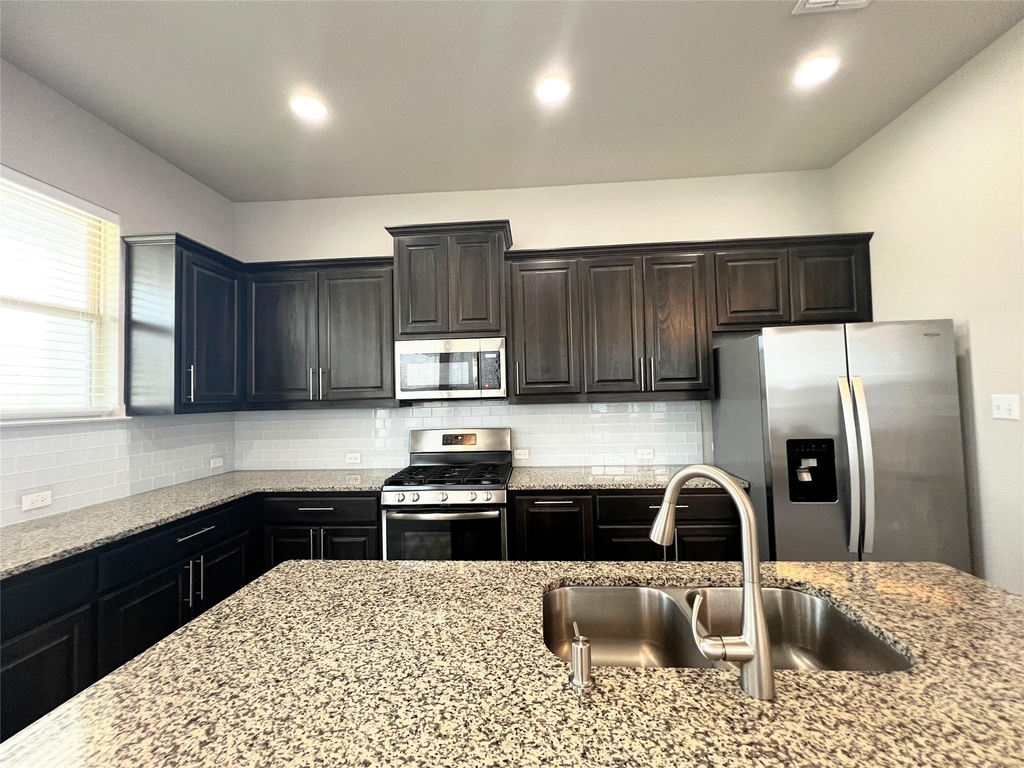 2101 Dillon Pond Ln - Photo 3