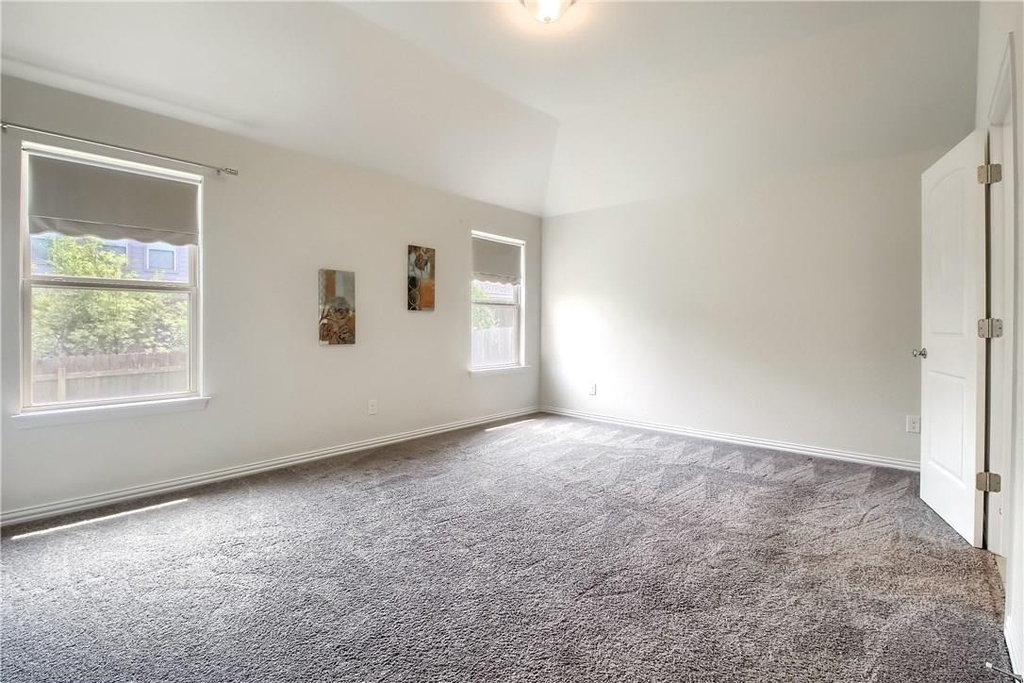 2813 Waterson St - Photo 15