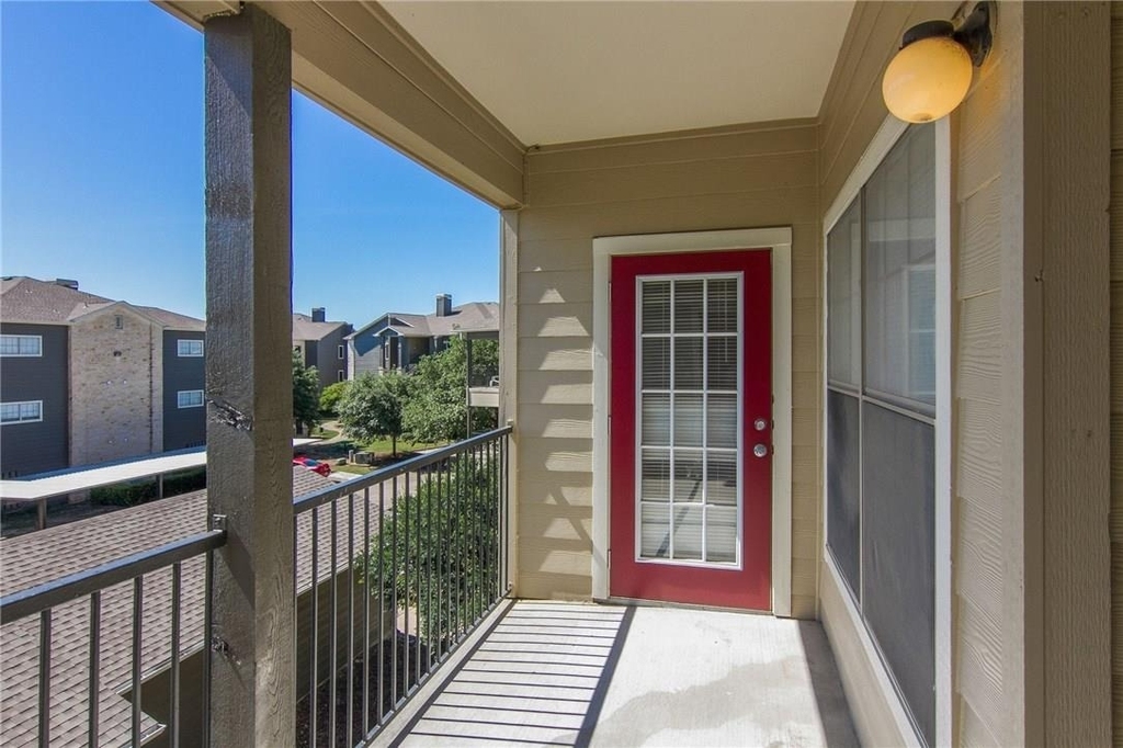 2320 Gracy Farms Ln - Photo 3