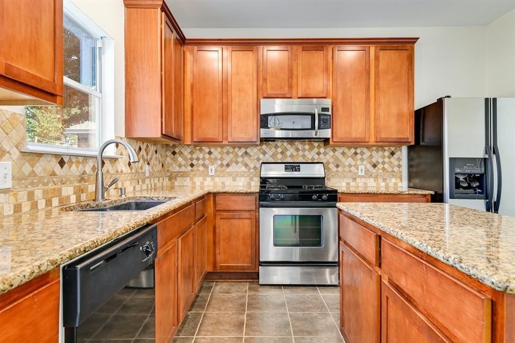 20308 Farm Pond Ln - Photo 5