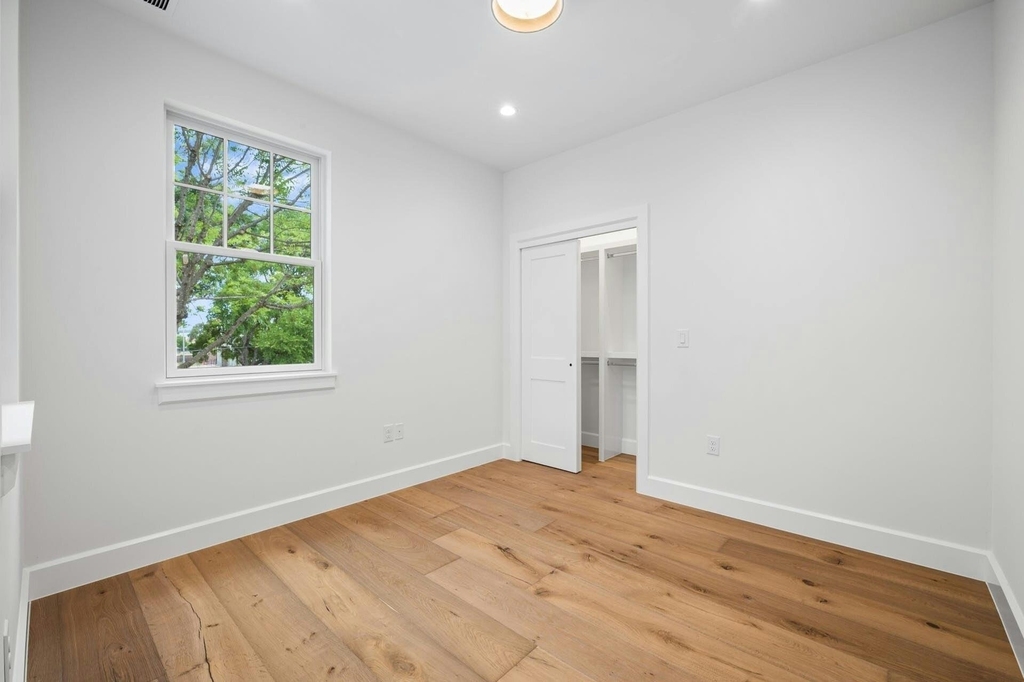 1919 W 38th St - Photo 17